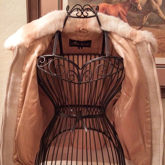 Vintage 1970s Rabbit Fur Jacket Pristine Condition - Picture 2 of 8